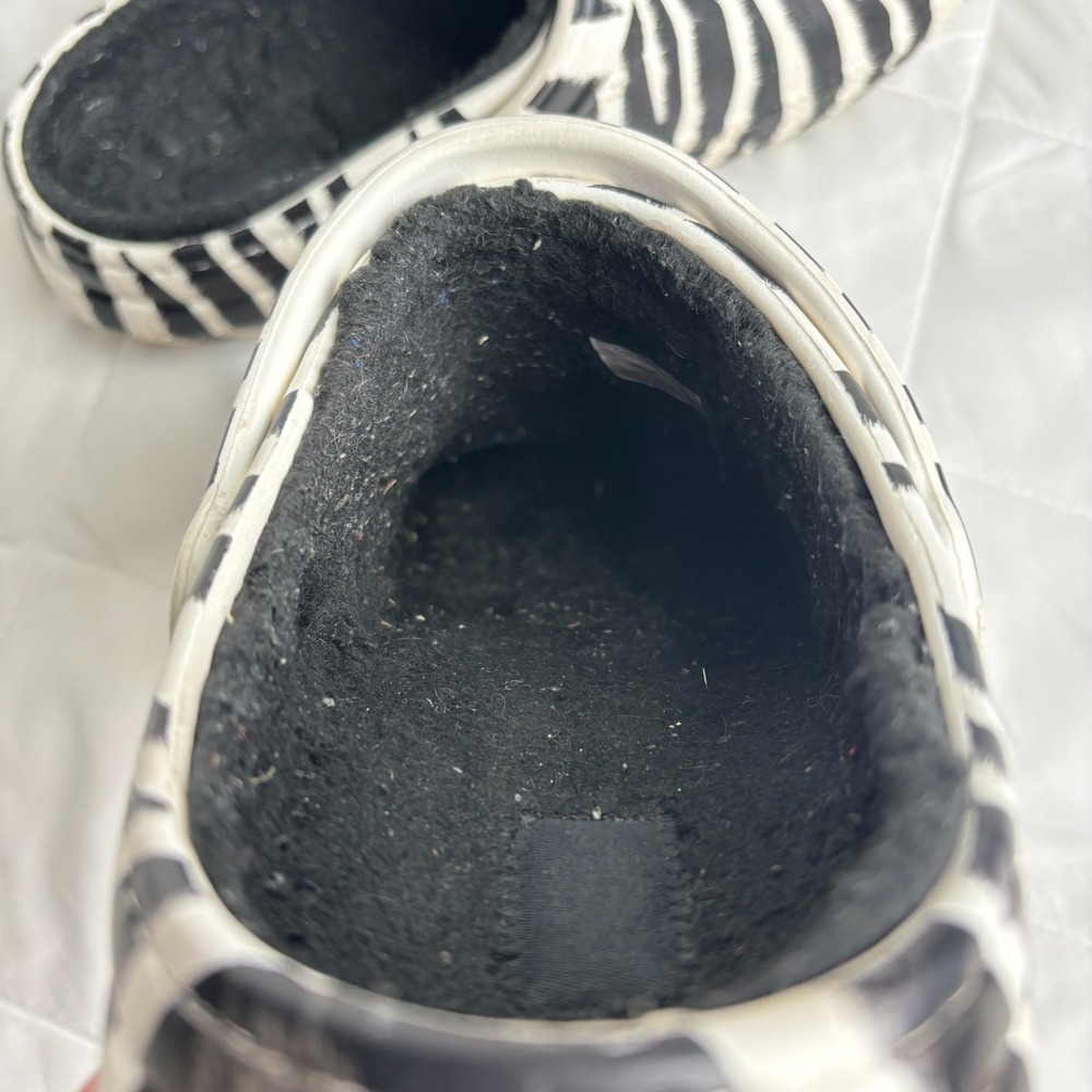 Crocs Zebra Print Faux Fur Lined Classic Clogs Womens 7 Mens 5 Black White - Picture 6 of 16